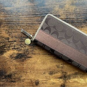 COACH Lurex Stripe Legacy Accordion Zipper Wallet (GUC) – Signature Brown